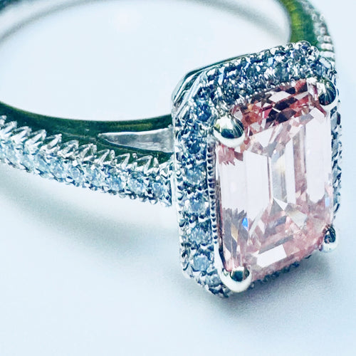 18K White Gold IGI Certified Fancy Vivid Pink Lab Diamond Engagement Ring