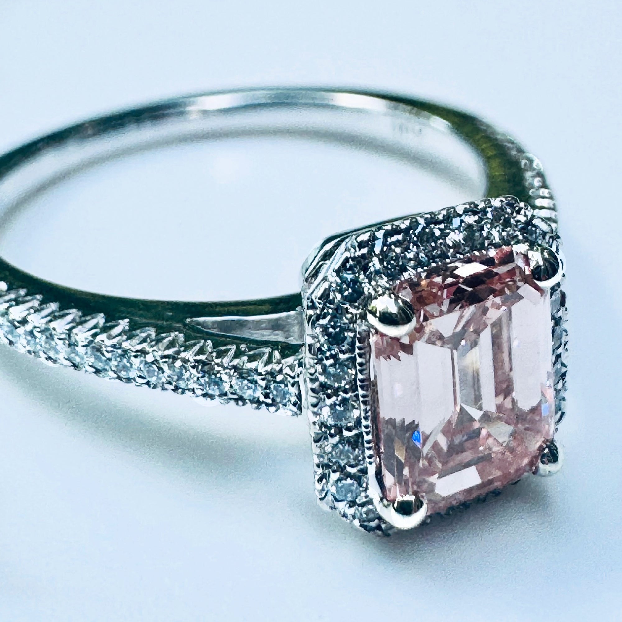 18K White Gold IGI Certified Fancy Vivid Pink Lab Diamond Engagement Ring