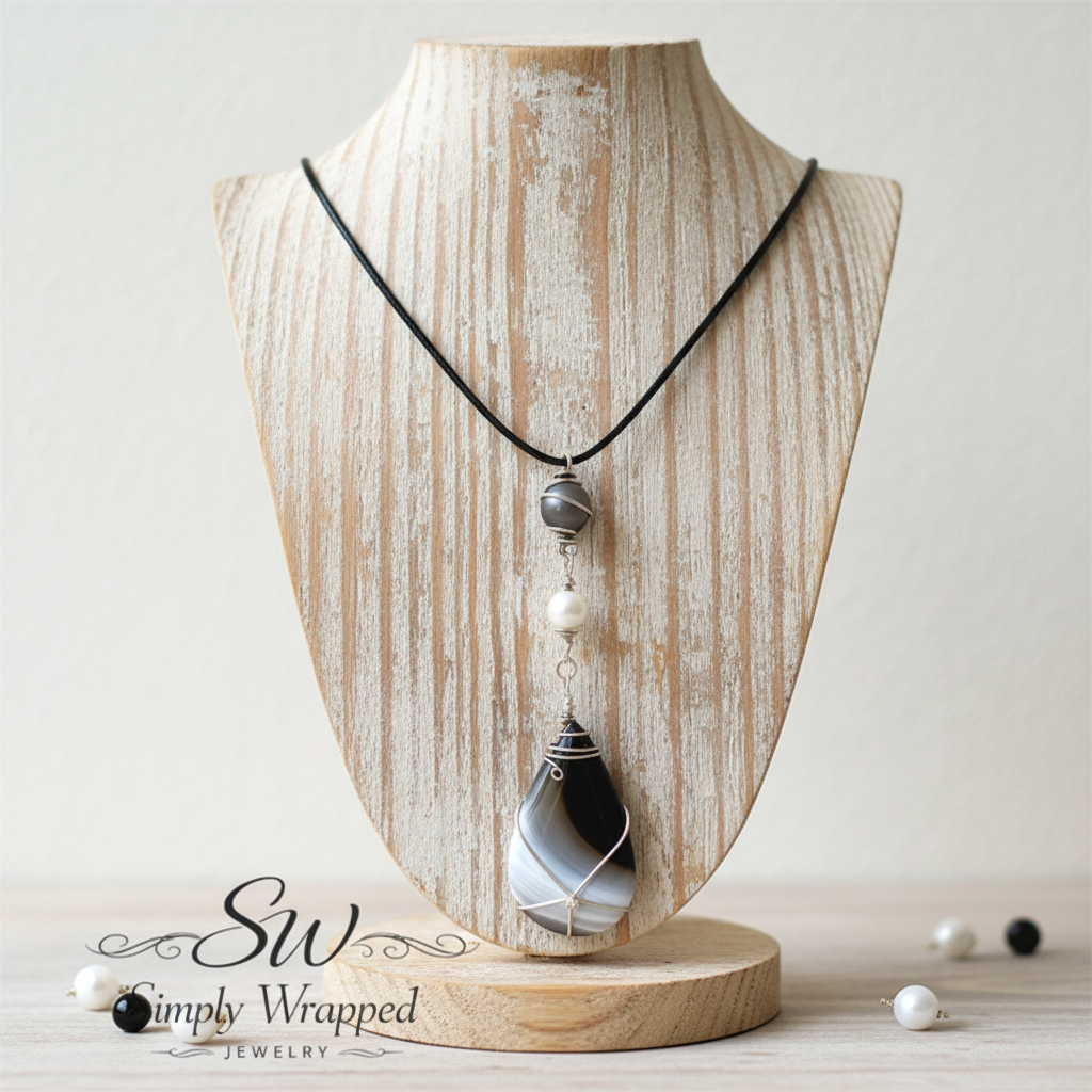 Pendant on jewelry stand